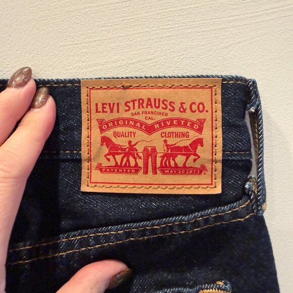 Levi’s Women’s Icon Denim Mini Skirt Dark Wash Size 29 NWT - Picture 5 of 7